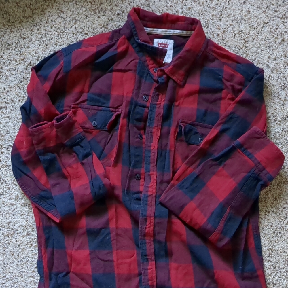 Donating 8/7: Levi's Flannel Shirt